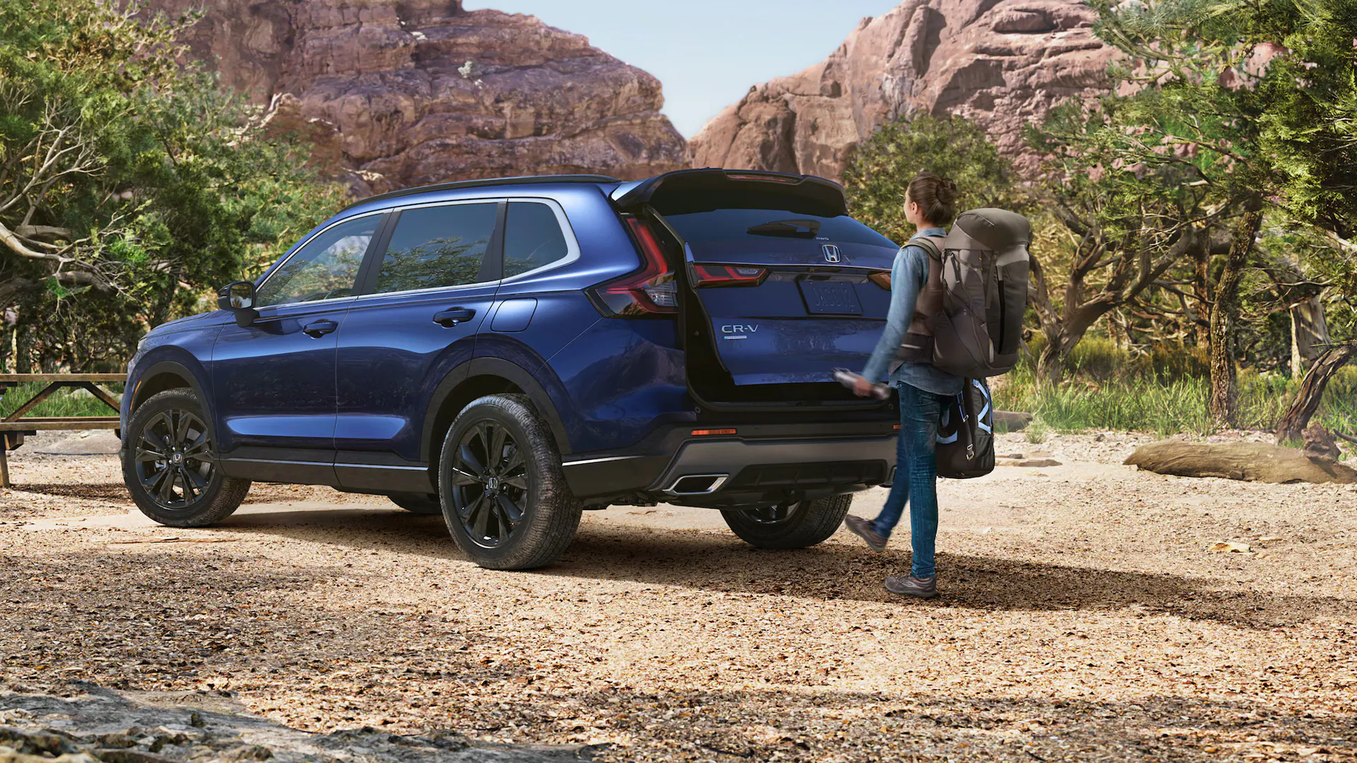 Does the Honda CR-V have a hands-free power tailgate?